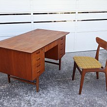 【覓得-一元起標】〔丹麥柚木書桌〕舊貨選物 工作桌 化妝桌 小巧 北歐老件 老桌子 vintage 60s