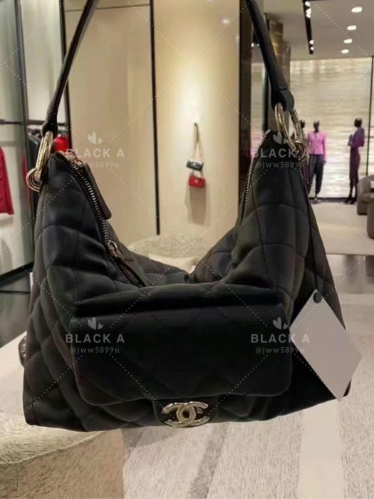 【BLACK A】CHANEL 23B Hobo Bag 黑色小牛皮嬉皮包 價格私訊