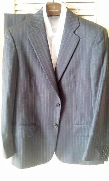 原價$128000 歐碼44 John Varvatos Pinstripe Charcoal Suit