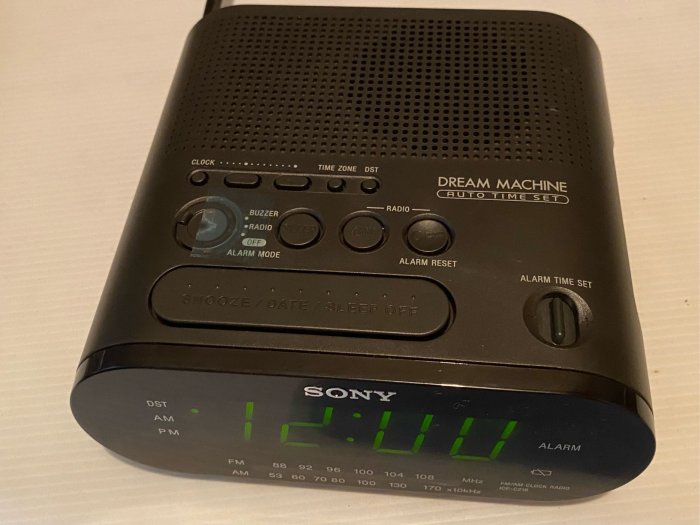 早期新力公司生產的收音機鬧鐘 Sony 收音機 space age