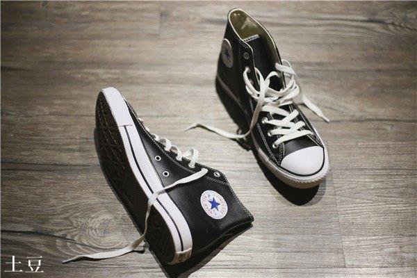 （土豆）CONVERSE ALL STAR 電繡 皮革 高筒 休閒 帆布跑步鞋 黑白色 男女跑步鞋 132170C