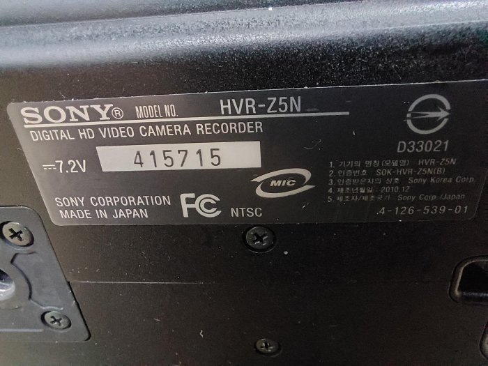 限Y89280...下標  SONY HVR-Z5N 專業用DV攝影機 附件3顆電池及充電器 電池充飽電後測試可開機 操作也都正常順暢  便宜賣出 售出不退喔