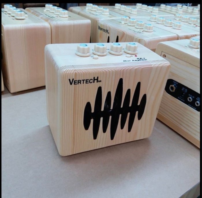 吉他🎸館 (璇)音樂工作室Vertech NK-1 四瓦原木迷你電吉他音箱 聽音樂或是搭樂器在家練習 都超實用 音色好 攜帶方便 可裝電池或使用9V變壓器