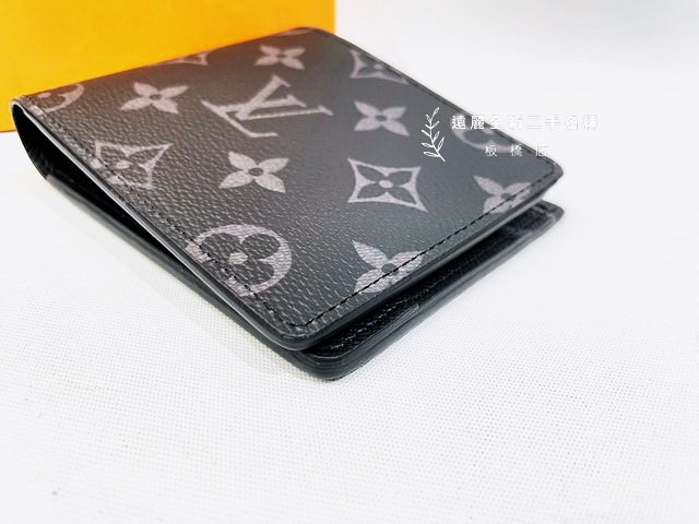 遠麗精品(板橋店) S1560 LV 黑原花 SLENDER 8卡男用短夾 M61695