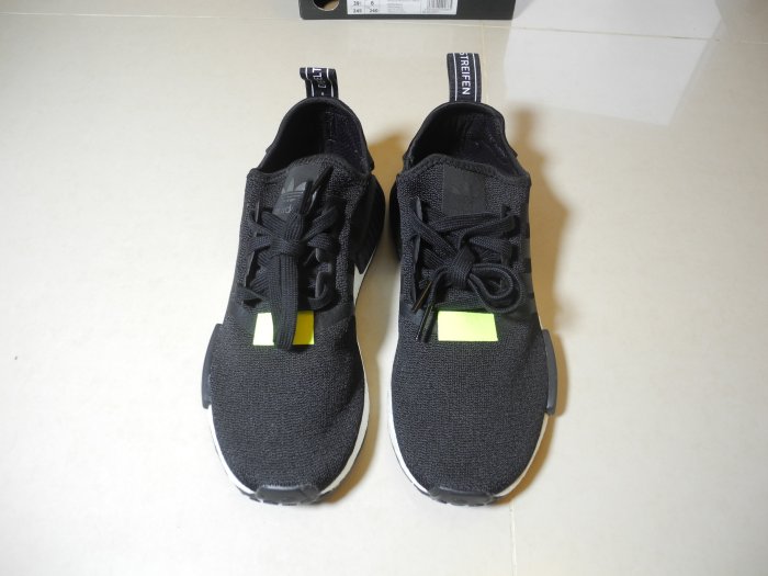 愛迪達Adidas NMD R1 Black黑螢光色塊輕量慢跑鞋/健走鞋 小尺碼us6.5/24.5號 美國帶回全新現貨