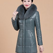 居家佳:冬季真皮中年皮羽絨服女中長款媽媽裝加絨加厚女士皮草皮外套