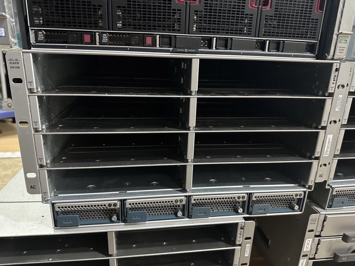 ☆南爵二手電腦☆Cisco UCS 5108 刀鋒伺服器機箱 共有8座