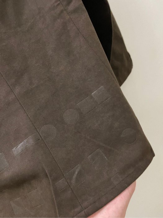 日本Des Pres 女生類麂皮壓紋一字領七分袖上衣