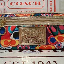 Coach ** 42884 ** 卡其C LOGO 米白/桃紅/橘紅 手提拉鍊長夾