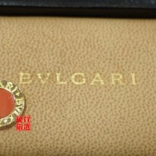 優買二手精品名牌店 BVLGARI 寶格麗 18K金 750 黃K金 LOGO 雙面 金幣 粉 橘 陶瓷 墬子 吊飾