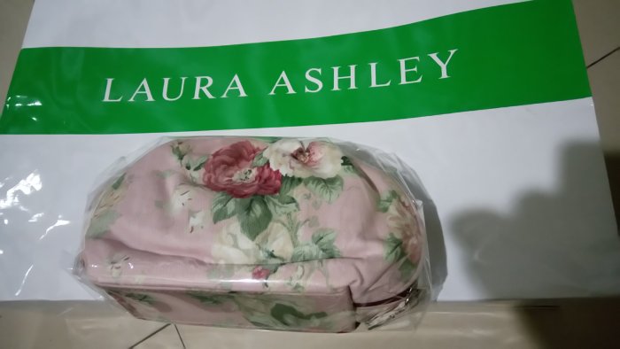 英國蘿拉Laura Ashley 粉嫩色花  化妝包 （全新品）