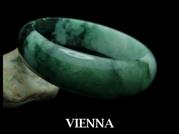 《A貨翡翠》【VIENNA】《手圍17.5/17mm版寬》緬甸玉冰種濃艷迷彩厚黑/玉鐲/手鐲P-051