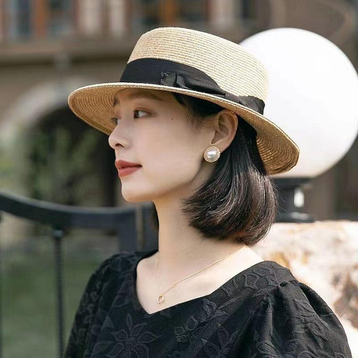 女士草帽👒出貨的🚚日本定制原單進口細辮子編織平頂禮帽夏季透氣輕盈遮陽防嗮草帽女