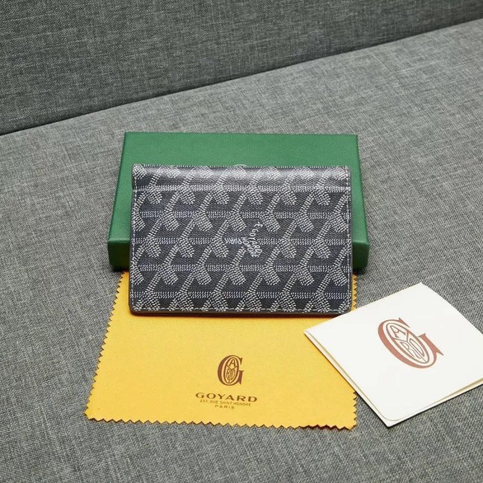 凱莉代購 GOYARD 灰色 新款時尚環保PU配真皮護照夾  預購