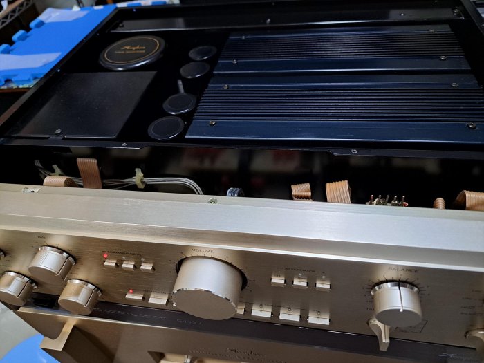 Accuphase c200v 功能最齊全的經典前級 RCA/平衡輸入/出 內建高級唱放不論cd/黑膠/數位訊源的平衡輸出皆適宜