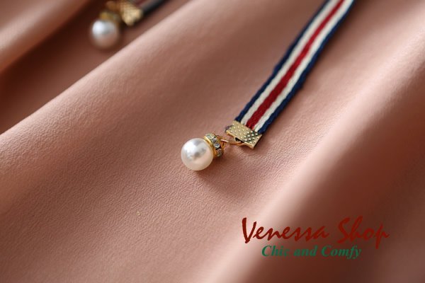 歐單 春夏新款 提升氣質 彩帶珍珠吊墜 雙層飄逸荷葉邊 滑順舒適真絲無袖襯衫 四色 (K558)