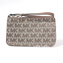 就愛精品店❤️ Michael Kors 咖啡色MK LOGO圖樣織布扣環手拿包-附精美禮盒包裝 ＃35T9GTVW3J