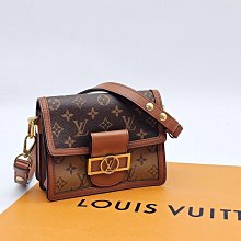 【哈極品】美品《Louis Vuitton LV 雙色字紋 Mini Dauphine達芙妮斜背包/肩背包/二用包》