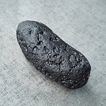 ☆采鑫天然寶石☆ *強大護身符* 頂級泰國隕石(似曜岩)黑隕石完整原礦~82.6mm~108.8g
