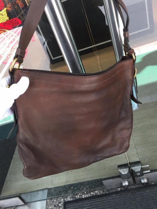 典精品名店 Prada 真品 Brown 棕色 Cervo 全皮 / 鹿皮 拉鍊 斜背包 有店章保卡 現貨