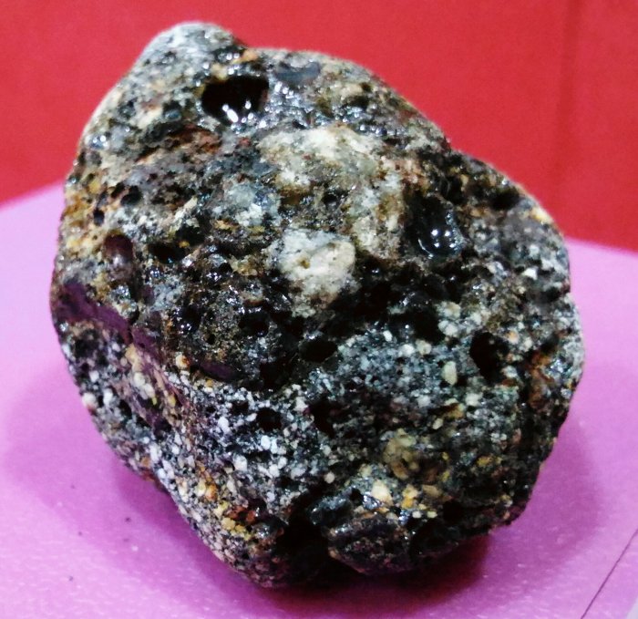 隕石原礦 二氧化矽多晶型月球花崗岩隕石 31.7g Silica Polymorphs in Lunar Granite