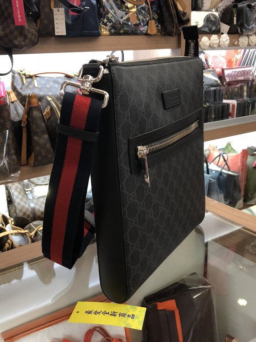 ☆最愛二手精品☆ GUCCI 474137 全新PVC黑色拼藍紅藍背帶前拉鍊斜背包男包 XC7167