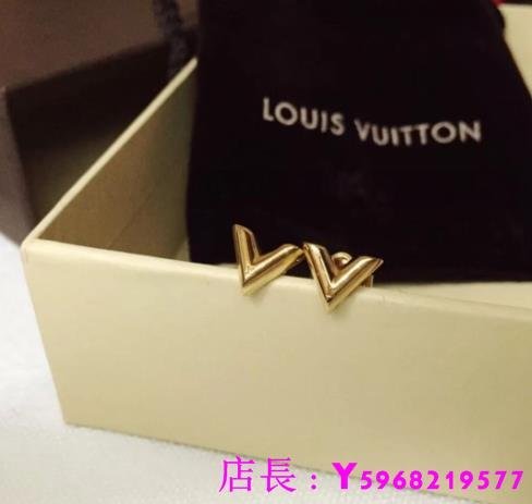 Louis Vuitton Essential v stud earrings (M63208, M68153)