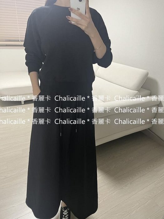 Chalicaille * 香麗卡。正韓。輕盈暖暖 修身衛衣套裝 ( 衛衣+A-line裙 )　灰 黑　Cherie Marais