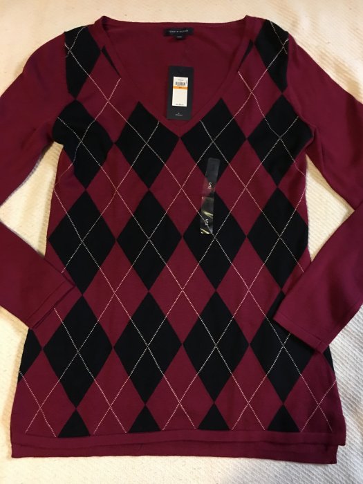 美國Tommy Hilfiger女裝酒紅色S號純棉格菱argyle V領窄版針織長袖上衣含運在台現貨