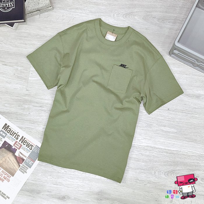 球鞋補習班 NIKE SPORTSWEAR LOGO TEE 靛藍 工裝 口袋 男 刺繡小標 T恤 DQ9296-440