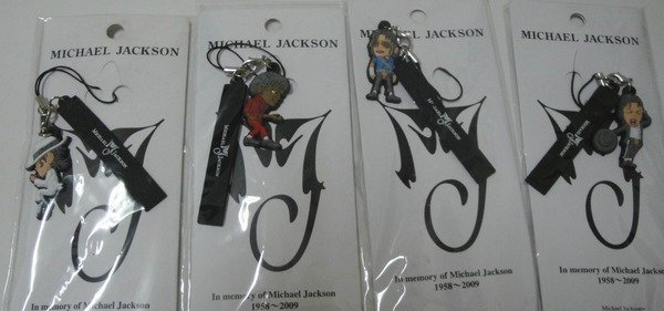 In memory of Michale Jackson 1958~2009 麥克傑克森 紀念版 手機吊飾 白色造型4款合售~日版現貨