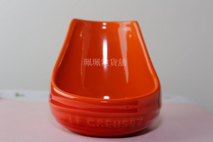 【珮珮雜貨舖】全新《LE CREUSET》陶瓷湯匙架 湯勺架 湯勺座 薄荷綠 櫻桃紅 火焰橘 薔薇粉 雪紡粉 多色任選