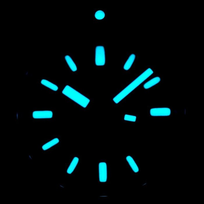 【金台鐘錶】SEIKO 精工錶 鮪魚罐頭 46mm 太陽能 200m 潛水錶 膠帶 (黑面x銀框) SNE541P1