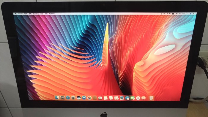 Apple iMac 21.5吋 一體成型厚機 電腦主機 C2D 3.06G8GB大記憶體 固態SSD 240GB文書繪圖 色澤鮮艷