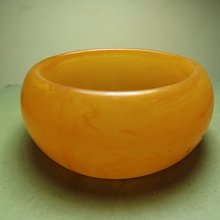 【競標網】高檔漂亮蛋黃色琥珀蜜臘寬版造型手鐲61mm(A1)(天天處理價起標、價高得標、限量一件、標到賺到)