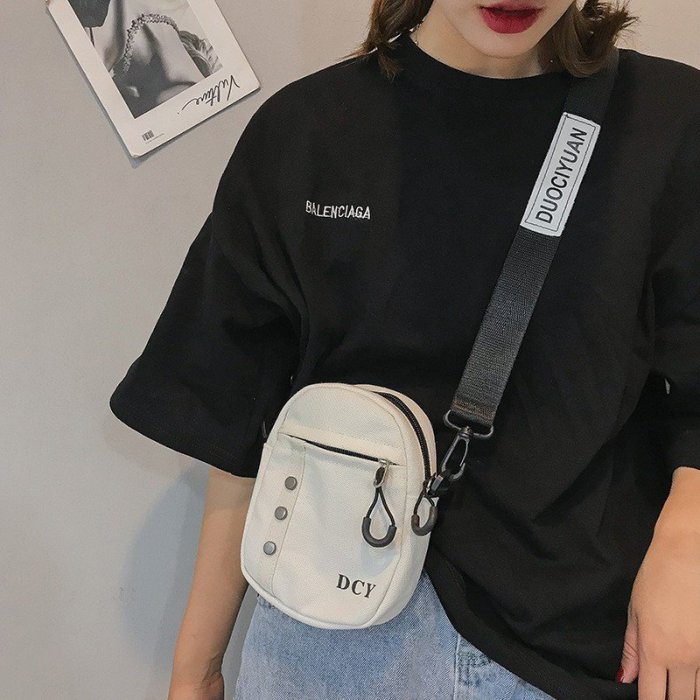 熱銷 韓版 網紅高級感 斜挎帆布小包 鉚釘時尚 斜挎包 百搭 學生 少女 小包包 帆布小包 手機包