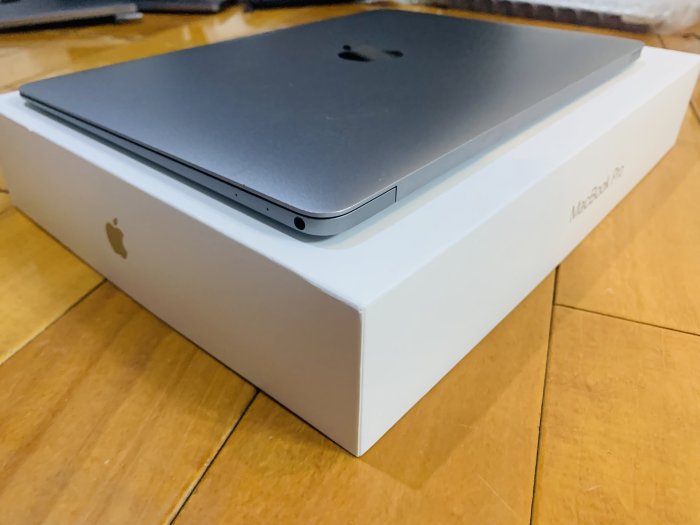 台中 2016年 MacBook Retina 12吋 m5 8G 512G 有傷 灰色 Apple 蘋果電腦