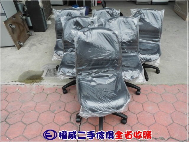 二手家具台中權威 黑色皮革氣壓升降辦公椅(新品) ▪ 竹北中古傢俱家電櫃檯椅OA椅電腦椅主管椅書桌椅工作椅會議椅折椅