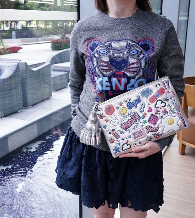 Anya Hindmarch Stickers Georgiana large clutch 貼圖瀏蘇手包 銀