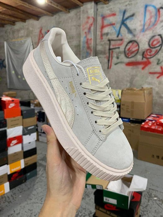 【非凡運動館】彪馬Puma Basket Platform Scallop 灰色絲綢 蕾哈