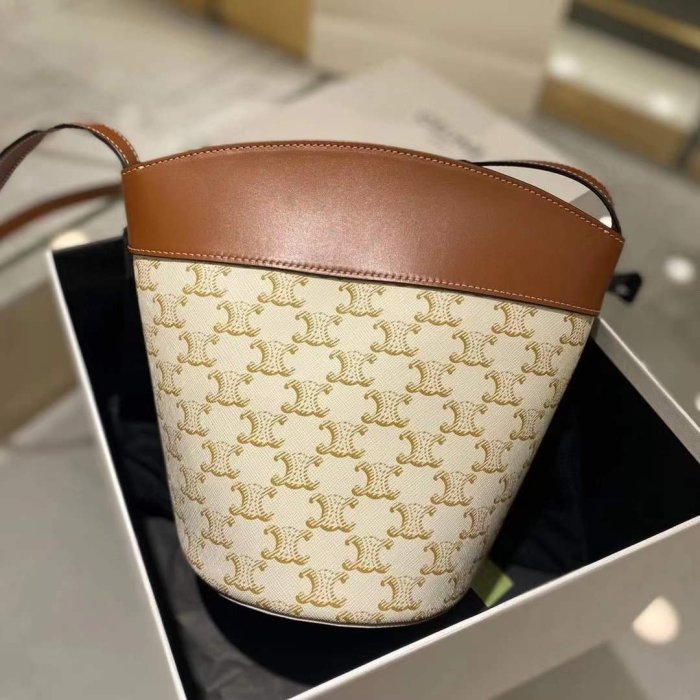 美國正品 CELINE Bucket Crecy 馬銜扣 水桶包圓桶包斜跨包