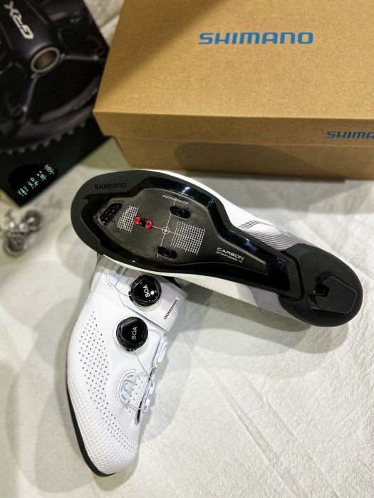 【衝線單車】SHIMANO RC702 寬版 碳纖維複合鞋底 卡鞋 白色 42-45 現貨 / SIDI EXUSTAR