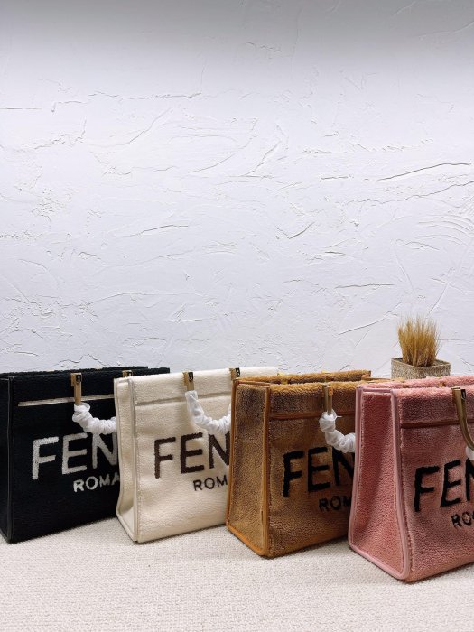 現貨FENDI 芬迪 ? tote托特包? 單拎著就很有氣場 自身帶立體感? 大容量?35*30cm?明星同款熱銷