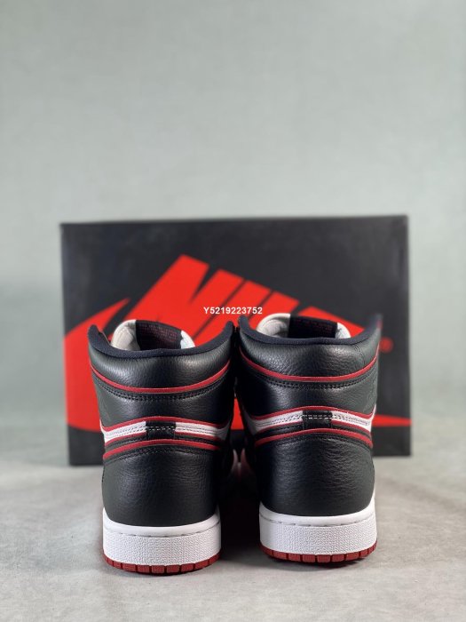 Air Jordan 1 Retro High OG “Bloodline 紅外線籃球鞋 男鞋 555088-062