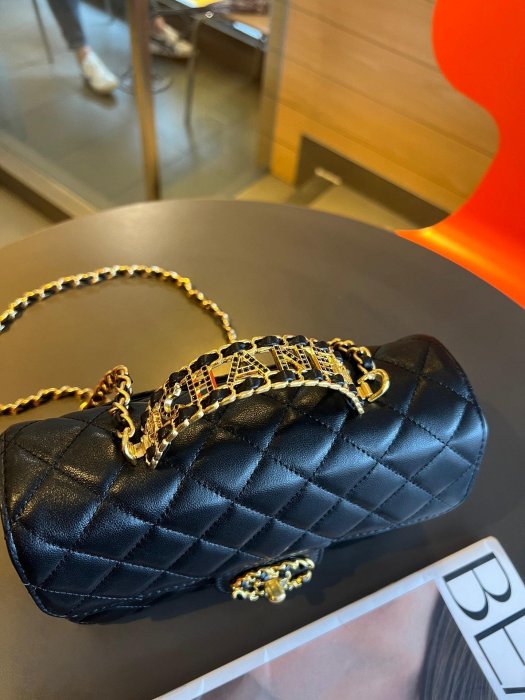 P260📢📢📢2052黑色Chanel24c最新mini cf手柄包🔥本季黑馬、火爆亮點、19系完美結合手柄設計字母 logo帶鉆、鏤空穿皮更加有質