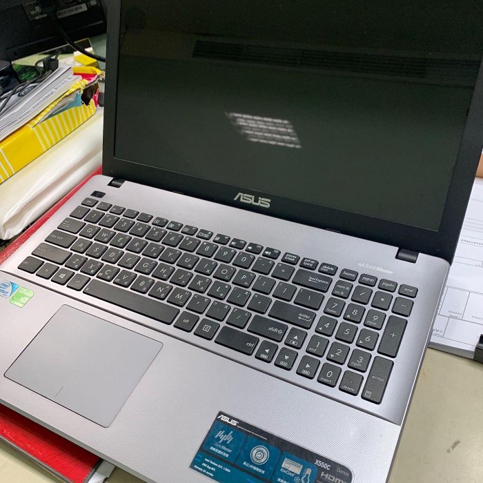 華碩asus15吋獨顯GeForce 720M筆電X550C已合法升級Windows10,記憶體4GB,硬碟500GB