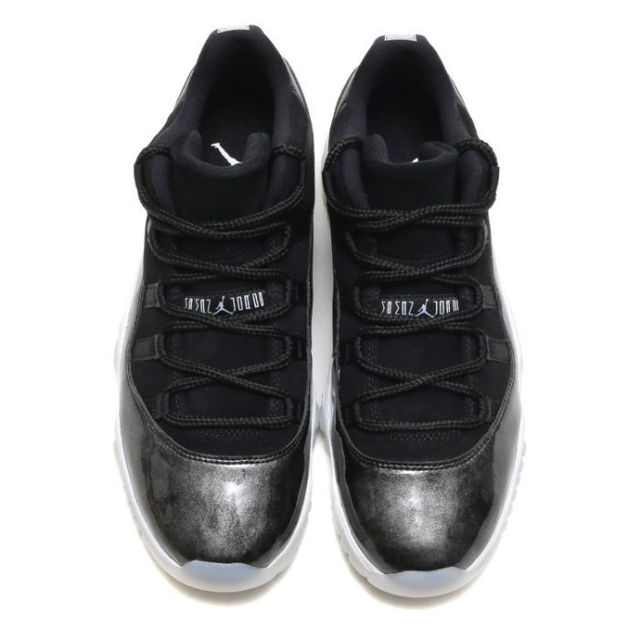 致敬職業棒球生涯。NIKE AIR JORDAN 11 LOW BARONS 伯明罕男爵隊 黑白 528895-010