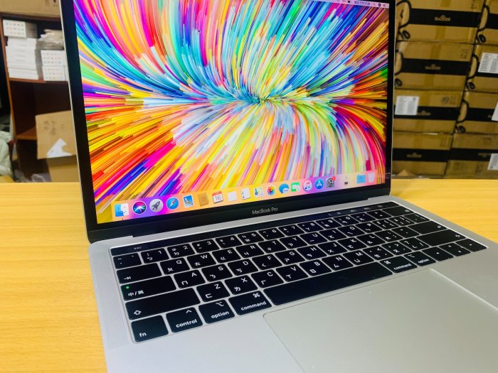 【售】2018年款 MacBook Pro 13吋 i5 (2.3) 16G 256SSD 銀色 蘋果電腦 Apple