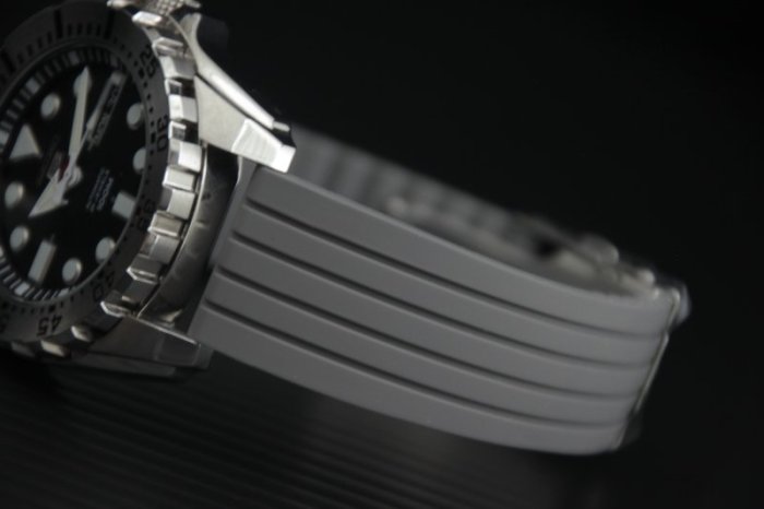 22mm 20mm科技灰色高質感,F1方程式賽車跑胎直條紋矽膠錶帶,時尚百搭款 seiko oris