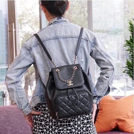 Chanel 香奈兒 A93748 Backpack 荔枝紋後背包 黑金鍊